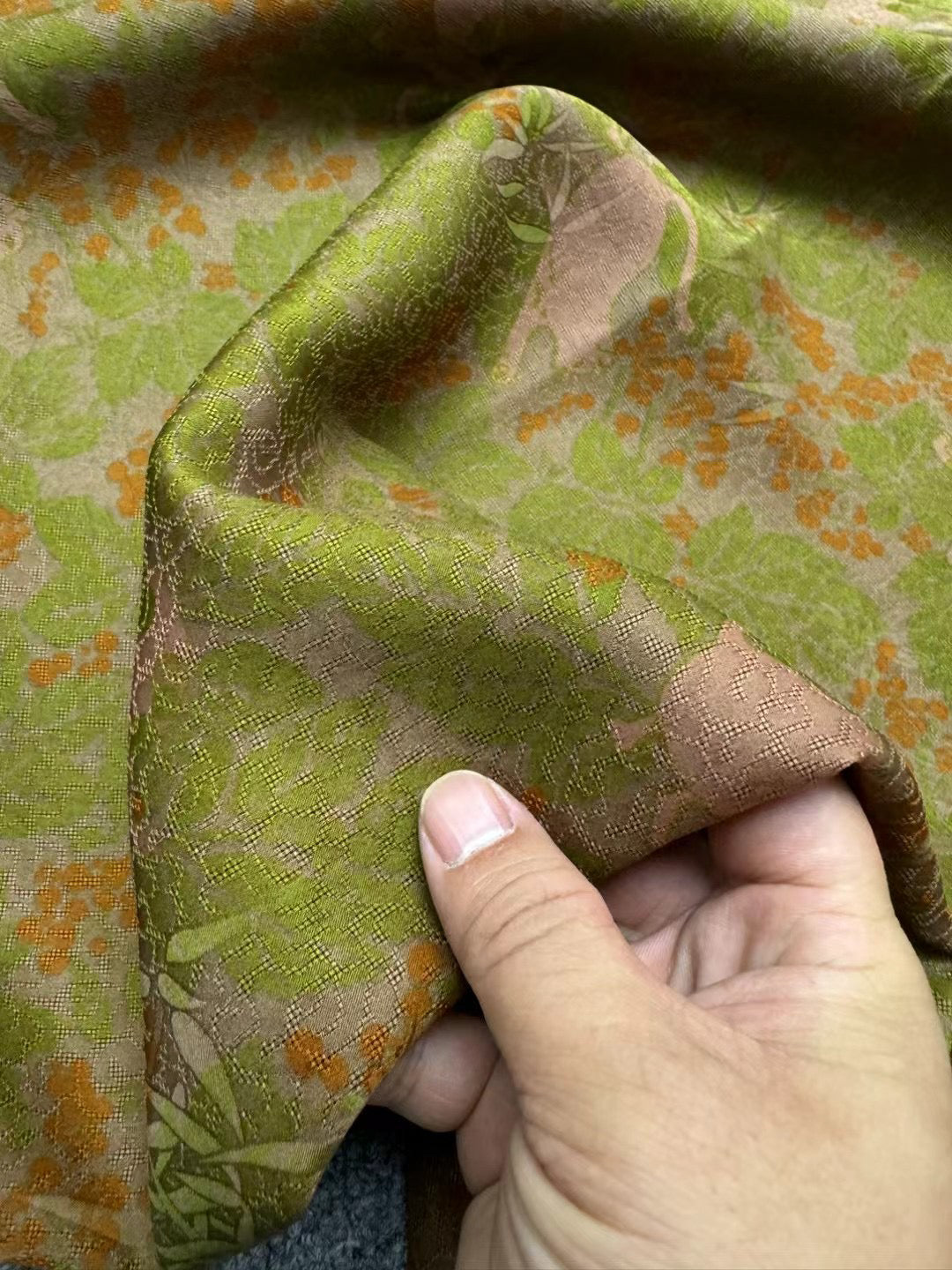 XIAOMR - Handmade 25 Momme HUALUO Jacquard Mud Silk Fabric (Openwork texture) - 114cm by the Yard