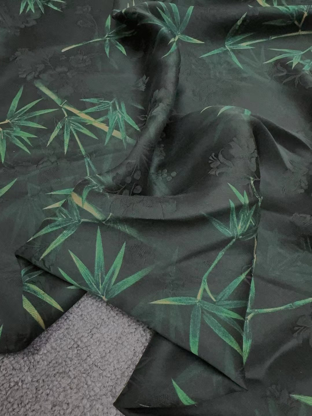 ZULIHU - Handmade 23 Momme HUALUO Jacquard Mud Silk Fabric (Openwork texture) - 140cm by the Yard