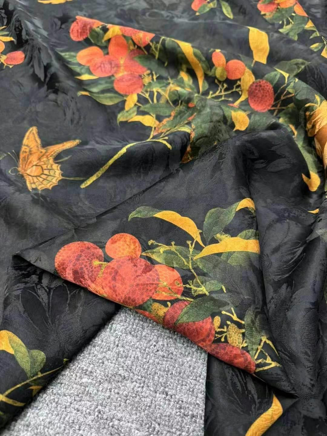 GUIFEI - Handmade 25 Momme HUALUO Jacquard Mud Silk Fabric (Openwork texture) - 114cm by the Yard