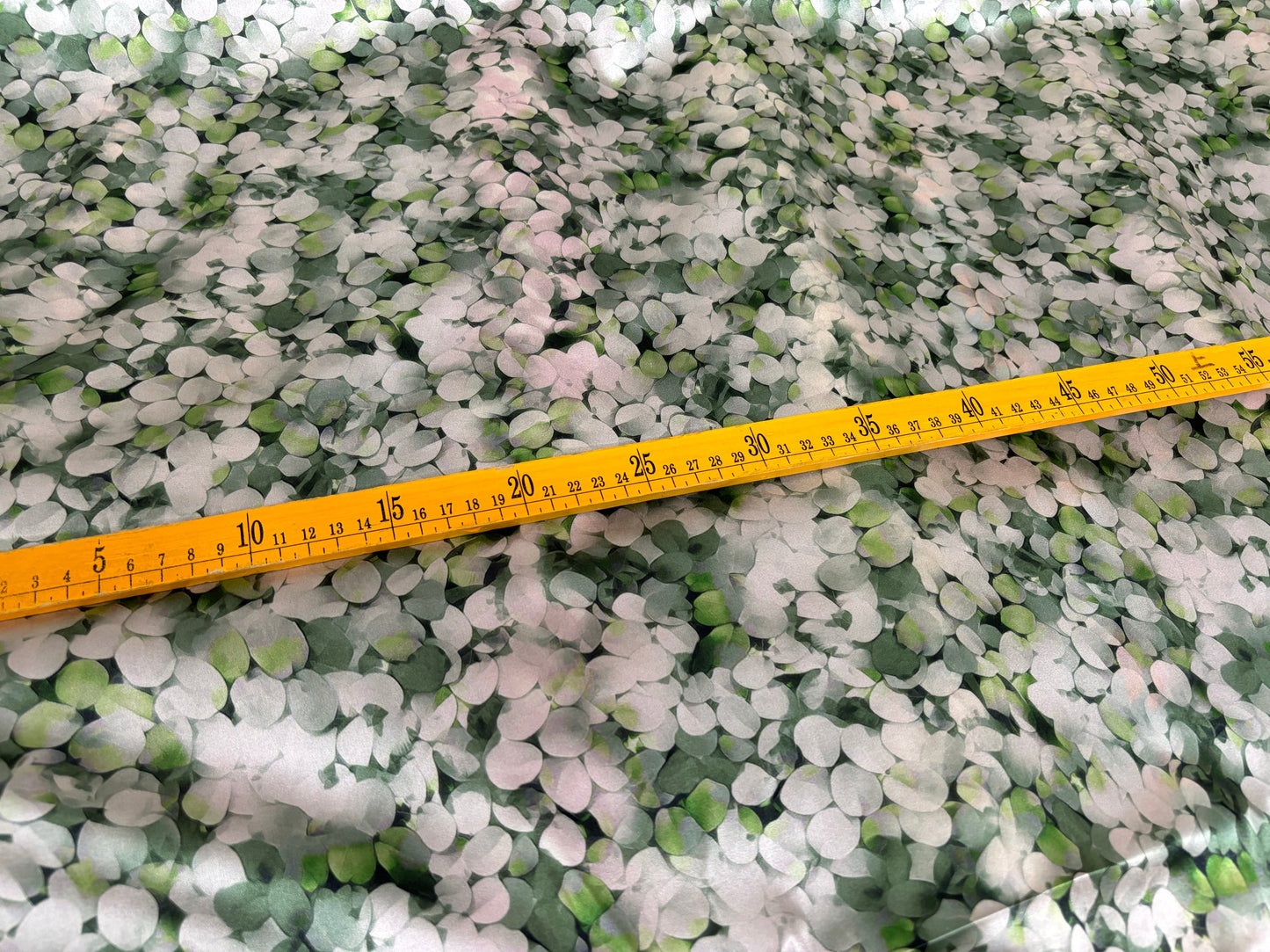 LVYEBA - 19 momme Summer Fresh Creative Green and White Leaf Pattern Digital Print Stretch Silk Satin Fabric - 140cm wide by the Yard