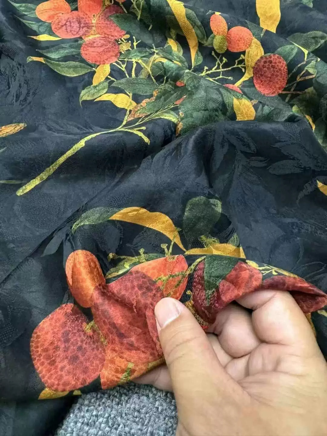 GUIFEI - Handmade 25 Momme HUALUO Jacquard Mud Silk Fabric (Openwork texture) - 114cm by the Yard