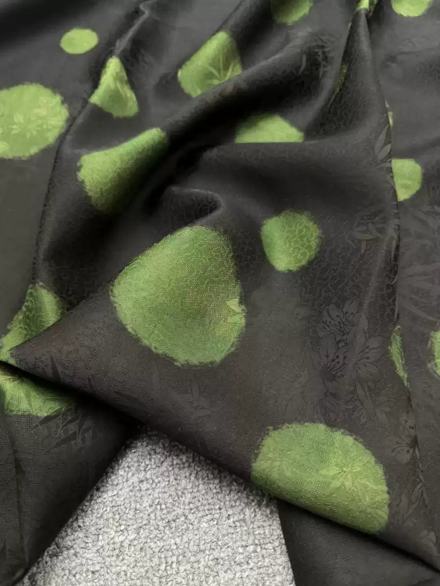GUOFLV- Handmade 25 Momme Jacquard Mud Silk Fabric (Openwork texture) - 114cm by the Yard