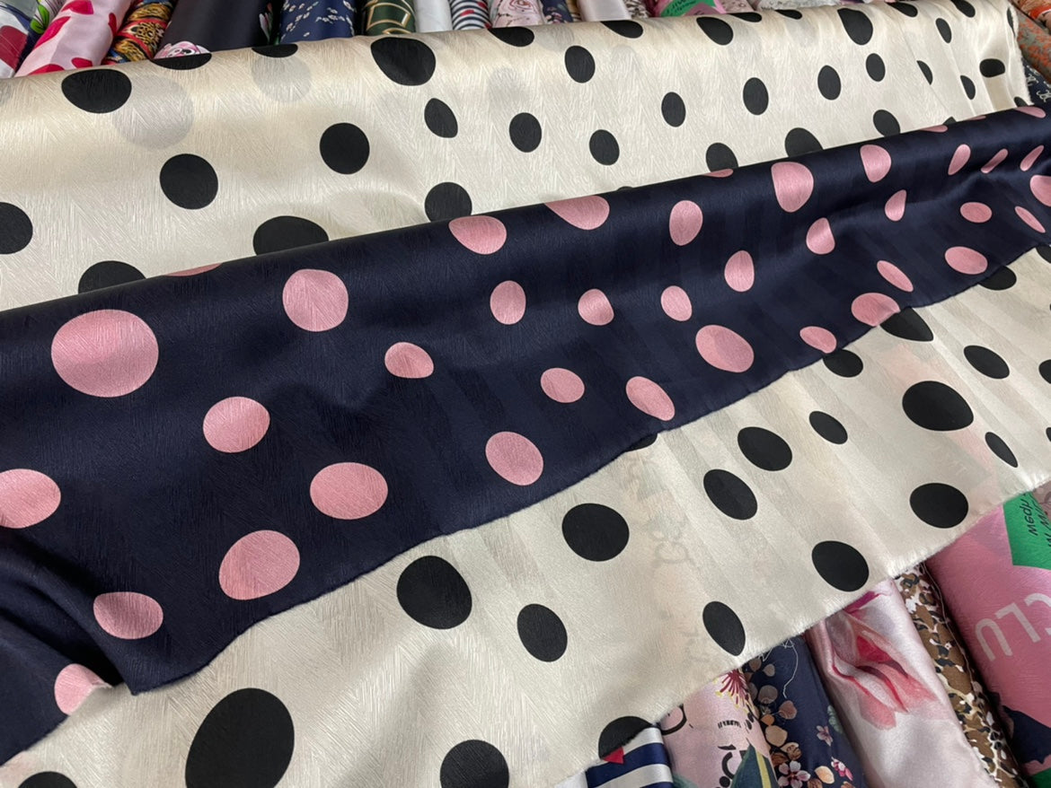 DAXIAOY - 19 Momme Retro Style Hepburn Storm Point Pattern Digital Print Stretch Silk Satin Fabric - 108cm wide by the Yard