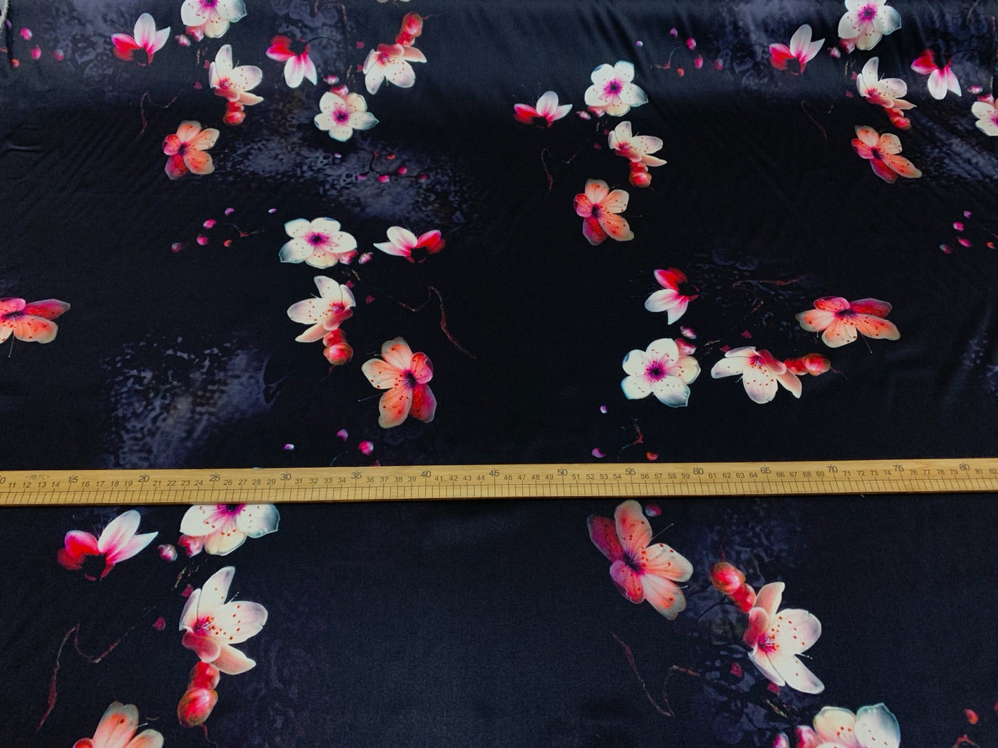 FEYUFA - 19 Momme Flower on Black background Pattern Digital Print Stretch Silk Satin Fabric - 108cm wide by the Yard