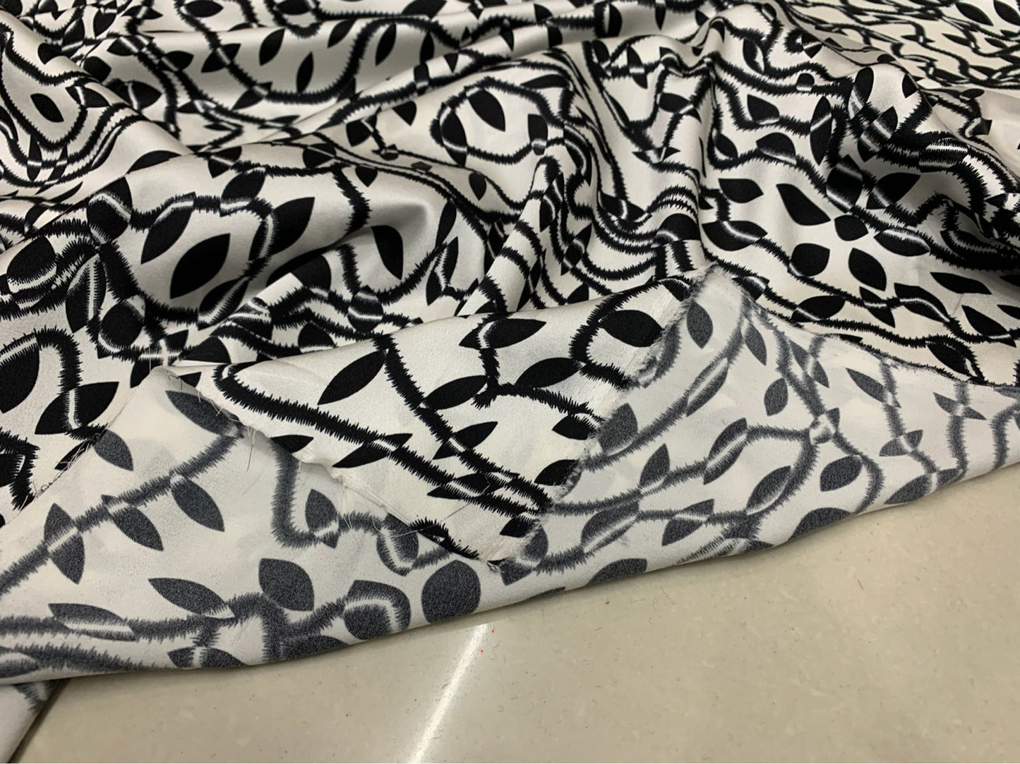 HBATEN - 19 Momme Black and White Rattan Pattern Digital Print Stretch Silk Satin Fabric - 108cm wide by the Yard