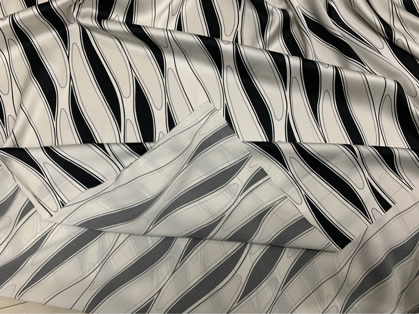 SUIBOW - 19 Momme Water Ripples Pattern Digital Print Stretch Silk Satin Fabric - 140cm wide by the Yard