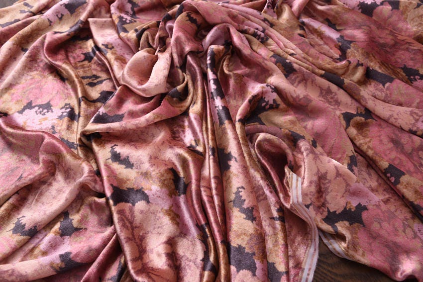 FUGMUD - 40 Momme Beautiful Soft Pinky Floral Silk Velvet Fabric 140cm wide by the yard