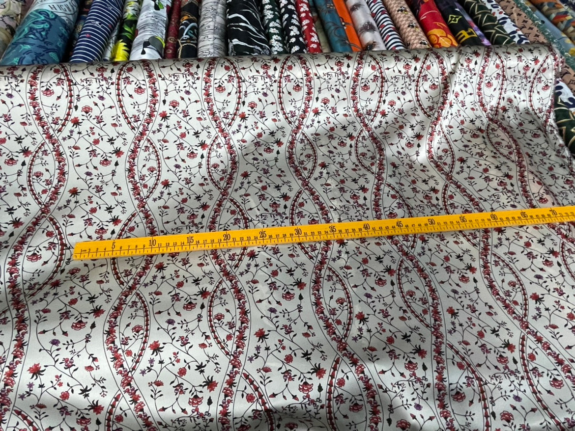 FUSEHU - 19 Momme Pastoral Style Small Floral Pattern Digital Print Stretch Silk Satin Fabric - 108cm wide by the Yard