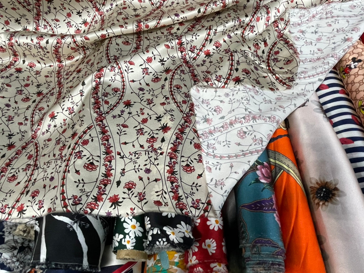 FUSEHU - 19 Momme Pastoral Style Small Floral Pattern Digital Print Stretch Silk Satin Fabric - 108cm wide by the Yard