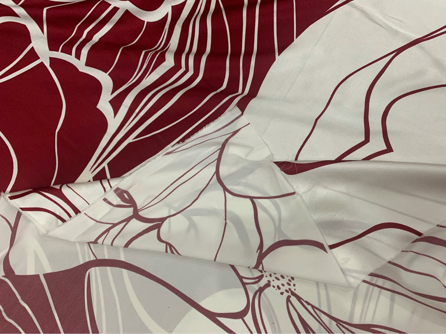GADING - 19 Momme White and Red Color Matching Pattern Digital Print Stretch Silk Satin Fabric - 140cm wide by the Yard