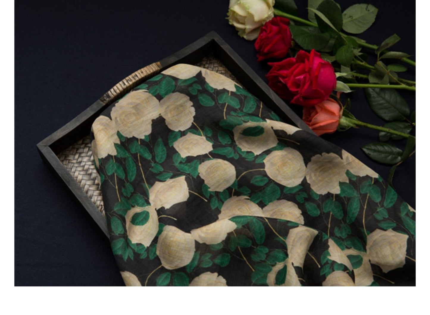 BAIMEIGUI - White Roses Digital Printing 42 Thread Count Ramie Fabric - 140cm wide by the Yard