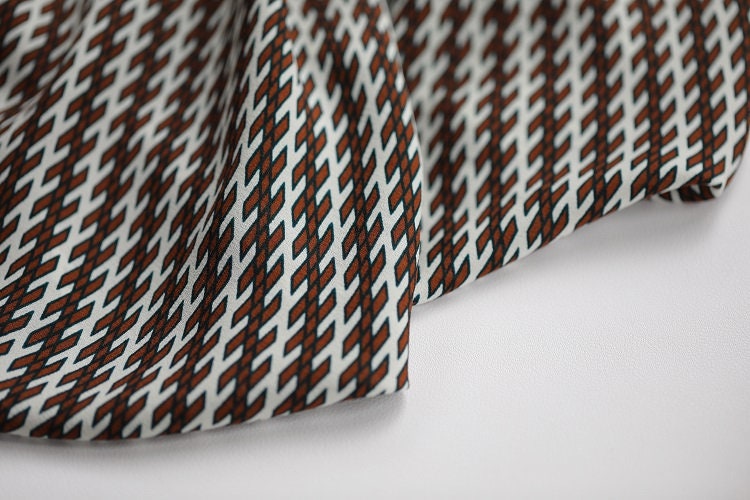 JIHE - 20 momme Geometric Print Silk Crepe de Chine Jianhong Crepe Fabric - 114cm wide by the Yard