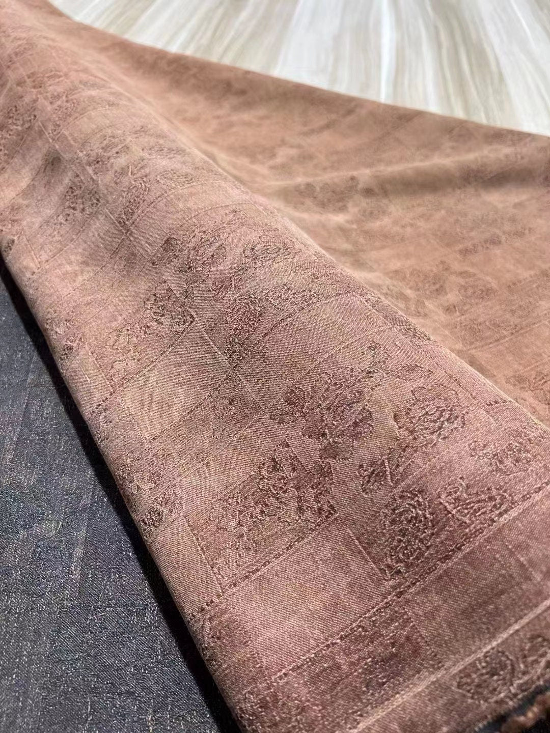 ZGMEIHI - 70 Momme Jacquard Mud Silk Gambiered Ganton Tussah Silk Fabric - 110cm wide by the Yard